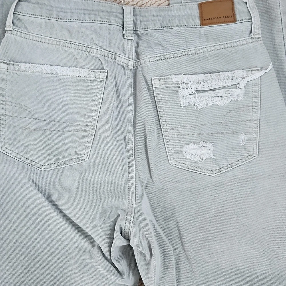 AEO Mom Straight Jeans, Size 6 Regular - Picture 4 of 8